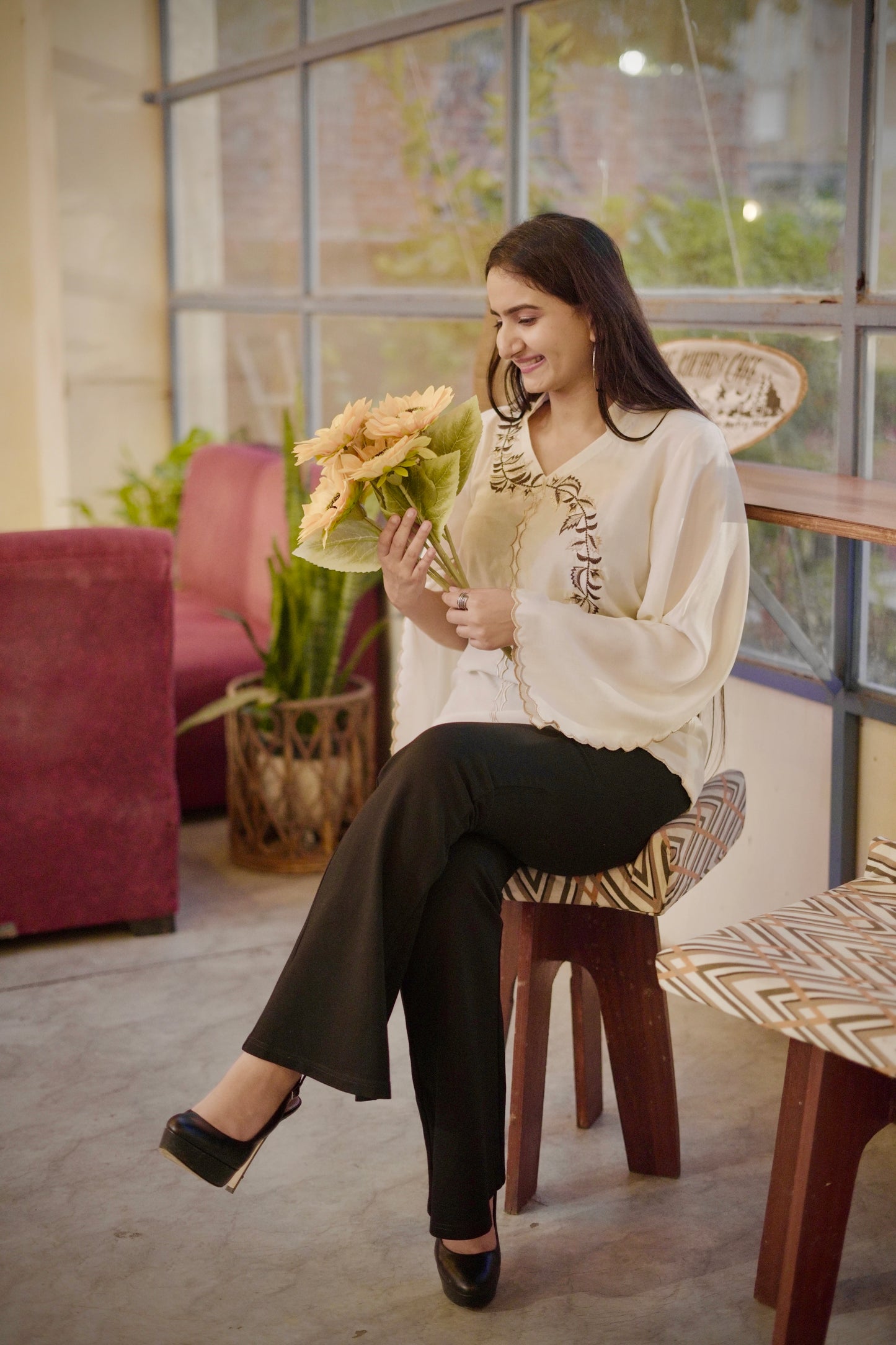 IVORY GRACE EMBROIDERY TOP